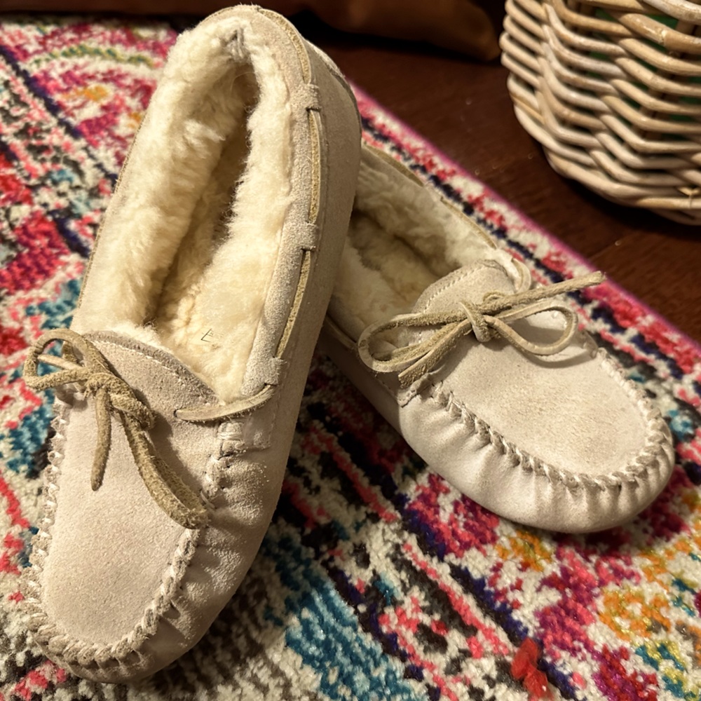 UGG Kids Lined Suede Slipper Moccasin Beige Size 2